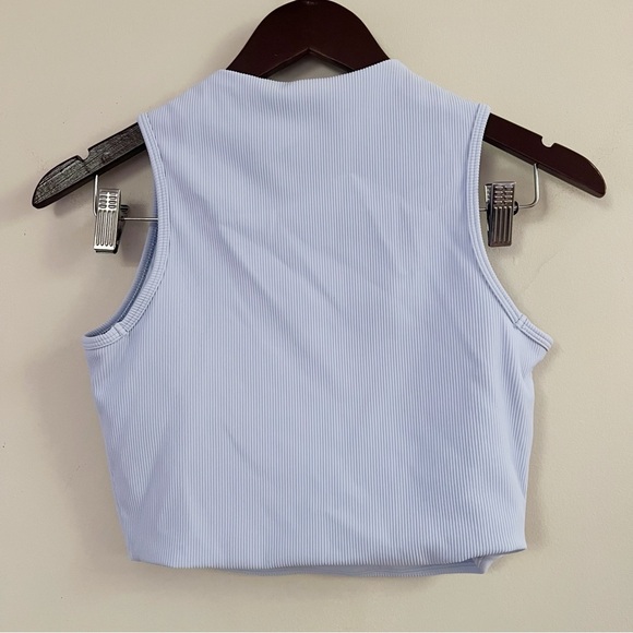 Spanx Contour Rib Mock Neck Crop Top in Light Blue Sleeveless Size Medium - Picture 5 of 8